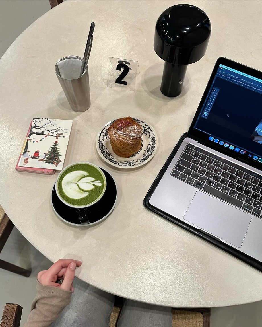 Beautiful Monday, make a cup of coffee, put laziness in the drawer, and go! I wish I had a handsome gentleman to accompany me🥰