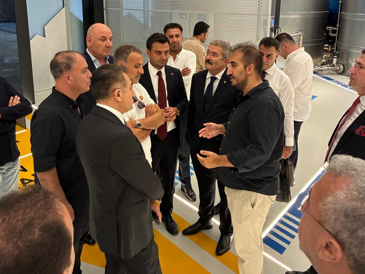 Heyetimiz; Hemşehrimiz Sn. Hayrettin Başar'a ait Silver Ayakkabı Boyaları üretiminin yapıldığı Çığır Kimya'yı ziyaret etti.

<a href="/NecdetTakva/">Necdet Takva</a> <a href="/Turan__Avci/">Turan Avcı</a> <a href="/ResitYaren/">Reşit Yaren</a> <a href="/Mahmutkoroglu65/">Mahmut KÖROĞLU</a> <a href="/GulgeldiKadir/">Kadir Gülgeldi</a>