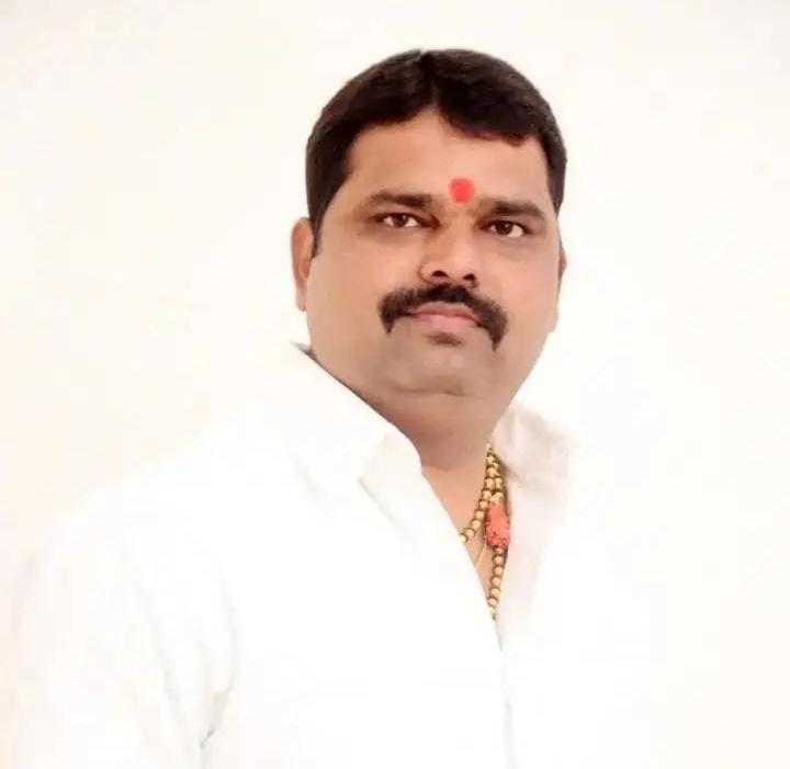 सवर्ण आर्मी कौशांबी 🅞🅕🅕🅘🅒🅘🅐🅛 (@adarshshuk46078) on Twitter photo क्या सवर्णों का साथ देना गलत है? लोहांदा कांड को लेकर कौशाम्बी में नेवादा ब्लॉक के निवर्तमान ब्लॉक प्रमुख मा. धर्मेंद्र पाण्डेय के ऊपर सराय अकिल थाना क्षेत्र के ग्राम कुण्डरी उनके प्लाट सोमवार 3 बजे हुई अंधाधुन फायरिंग क्या कर रही है प्रशासन? <a href="/kaushambipolice/">KAUSHAMBI POLICE</a> <a href="/DMkaushambi/">DM Kaushambi</a> क्या सवर्णों का साथ देना गलत है? लोहांदा कांड को लेकर कौशाम्बी में नेवादा ब्लॉक के निवर्तमान ब्लॉक प्रमुख मा. धर्मेंद्र पाण्डेय के ऊपर सराय अकिल थाना क्षेत्र के ग्राम कुण्डरी उनके प्लाट सोमवार 3 बजे हुई अंधाधुन फायरिंग क्या कर रही है प्रशासन? <a href="/kaushambipolice/">KAUSHAMBI POLICE</a> <a href="/DMkaushambi/">DM Kaushambi</a>