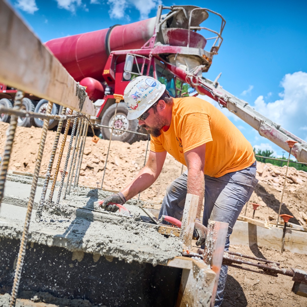 TriNorthBuilder's tweet image. 📸 Although it is not back-to-school time yet, Tri-North held a picture day with its field teams at projects underway with @KalahariResorts and the photos are in! 🛠 From self-performed work to site supervision, Tri-North’s field team epitomizes what it means to #BuildSmart.