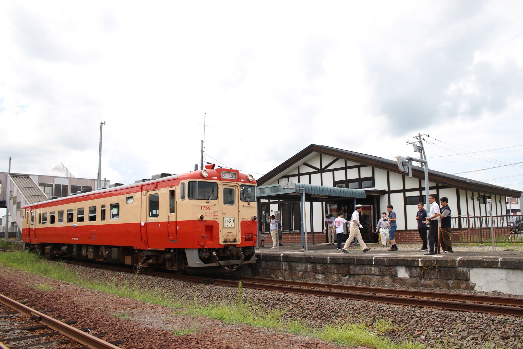 【国鉄北海道】助役・技術職制帽2点⚫︎室蘭地区⚫︎ 国鉄北海道】駅長用・助役用制帽2点⚫︎室蘭地区⚫︎ - メルカリ
