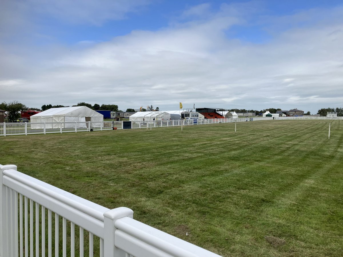 Nifer y da byw yn Sioe Môn eleni ar i fyny er gwaethaf cyfyngiadau tafod glas. Mwy ar Post Prynhawn <a href="/BBCRadioCymru/">Radio Cymru</a> rhwng 1700 a 1800
Livestock numbers at the Anglesey Show have increased despite bluetongue restrictions. Society Chairman Gareth Pritchard Jones on Post Prynhawn