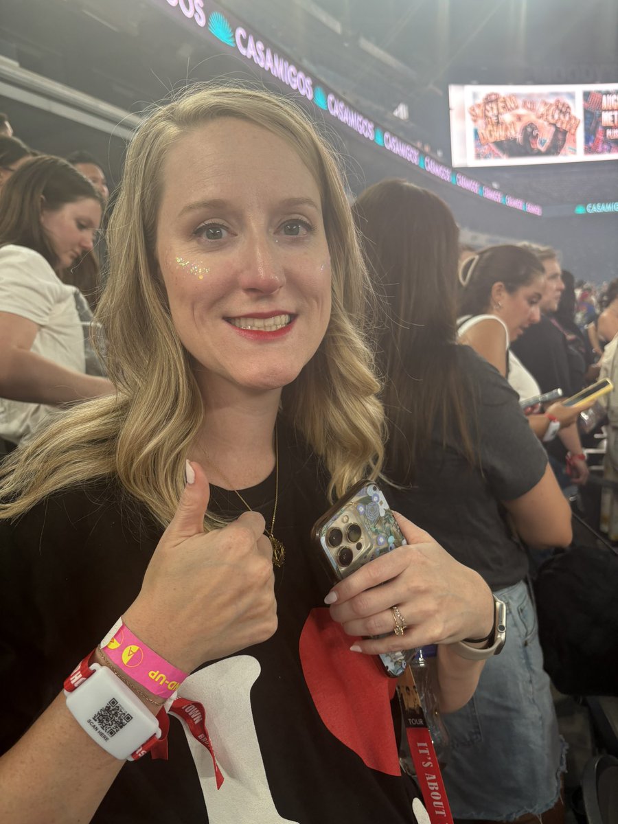 emilyparrishh's tweet photo. For your consideration: 
(The first one is the entry, the second one is just me after crying for 2 hours) 
#JONAS20 #contest @jonasbrothers @JONASCON2025 https://t.co/Wij8PGRFOY