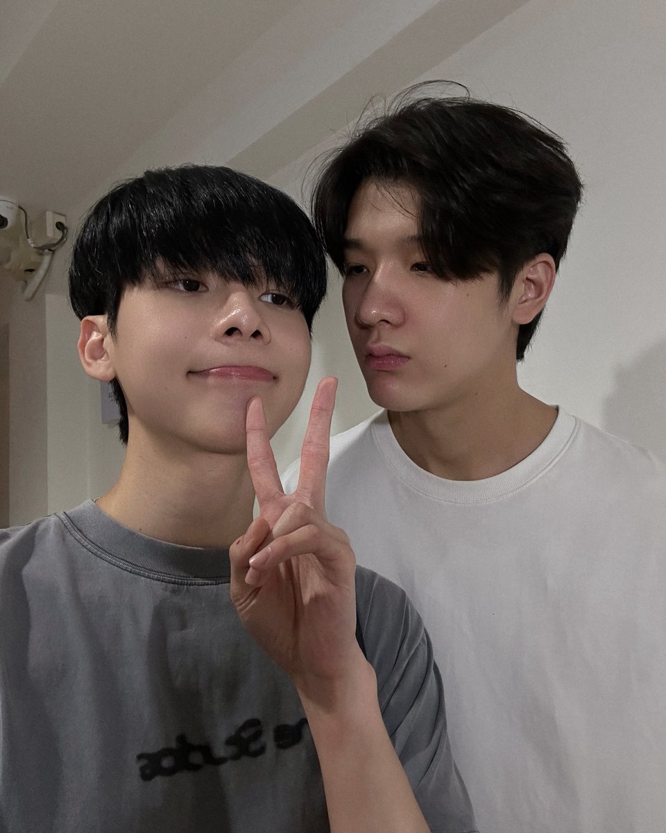 ohmkrit's tweet image. มองงี้กินผมเข้าไปเลยมั้ย🗿