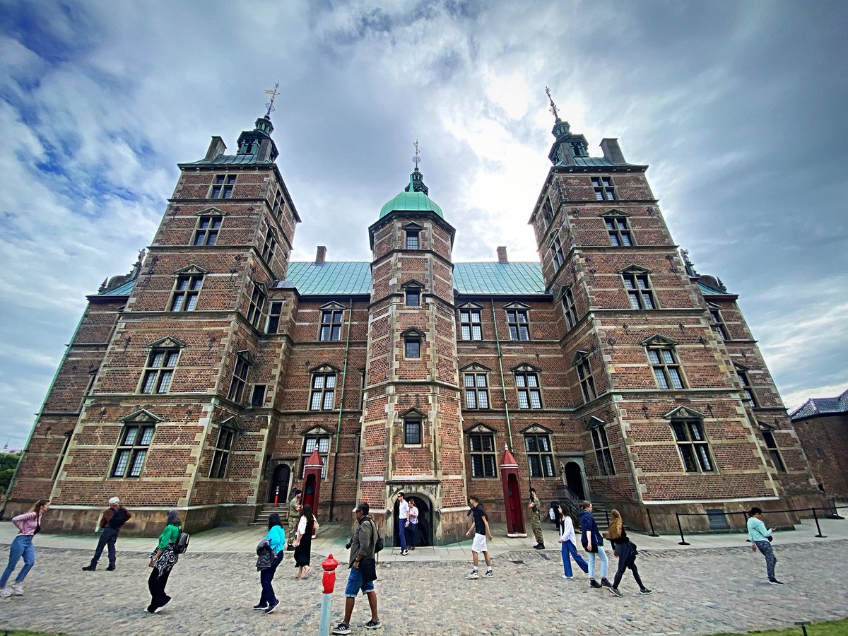 vegan_swemo's tweet photo. I love castles 😍 I couldn’t go in because tickets were sold out but it’s gorgeous 😍 #denmark #castles #archtecture https://t.co/BgvcDEGJqA