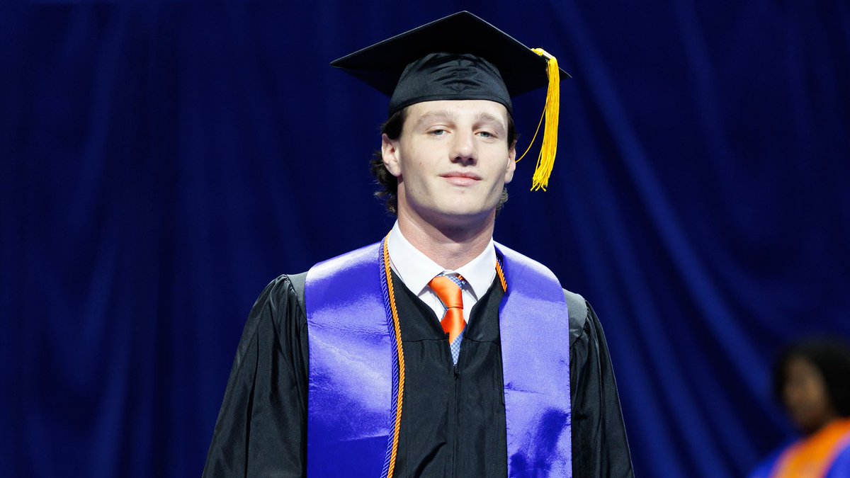 Gator Grads 🐊🎓

#GatorMade