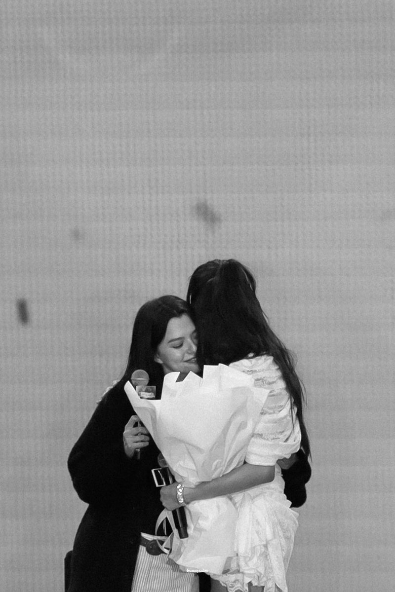 FBdoublesugar's tweet photo. Two meaningful hugs 🥺🥺🫂
If you know you know 😢

#ฟรีนเบค #FreenBecky
#srchafreen #beckysangels https://t.co/CHOWdQr9Ek