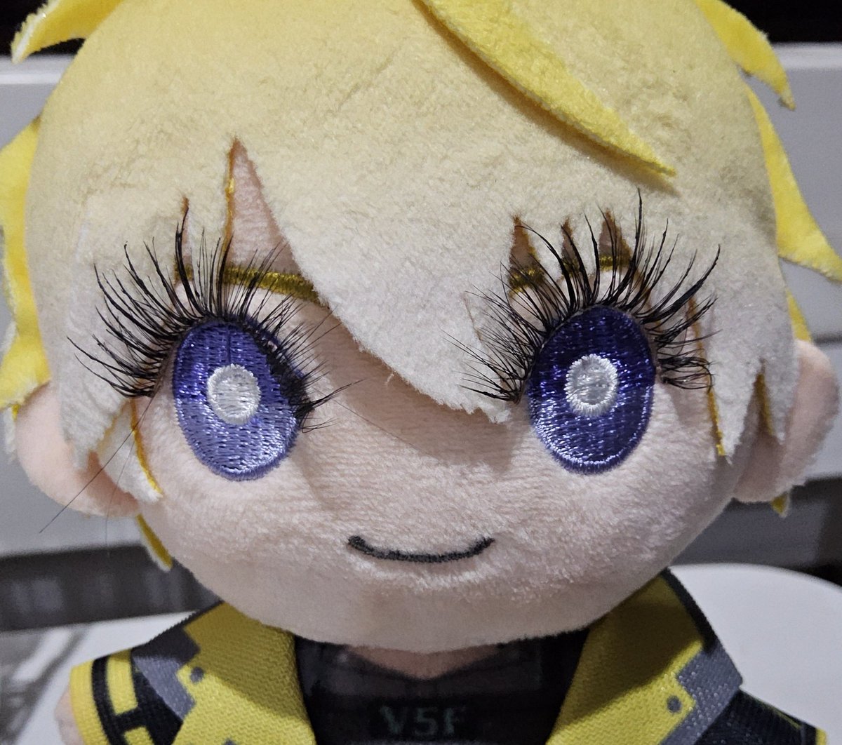 negisawni's tweet photo. my friend said he no longer looks possessed with the lashes on 

#saninui https://t.co/7kpWhUCrZS