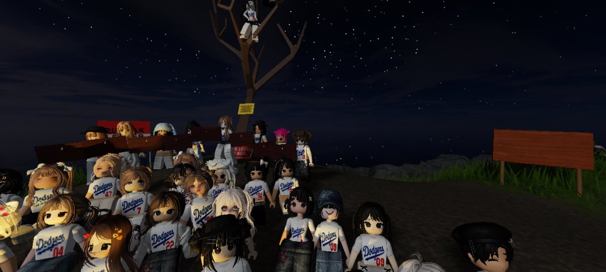 the1only_ruru's tweet photo. Sekarang keknya gapernah absen kalau mabar ma teume ☝🏻🥶 Ga bakal capek buat bilang ini seru bangett bangett 👋🏻 #teumblox #treasure #treasuremakers #roblox https://t.co/GUFw6PzujJ