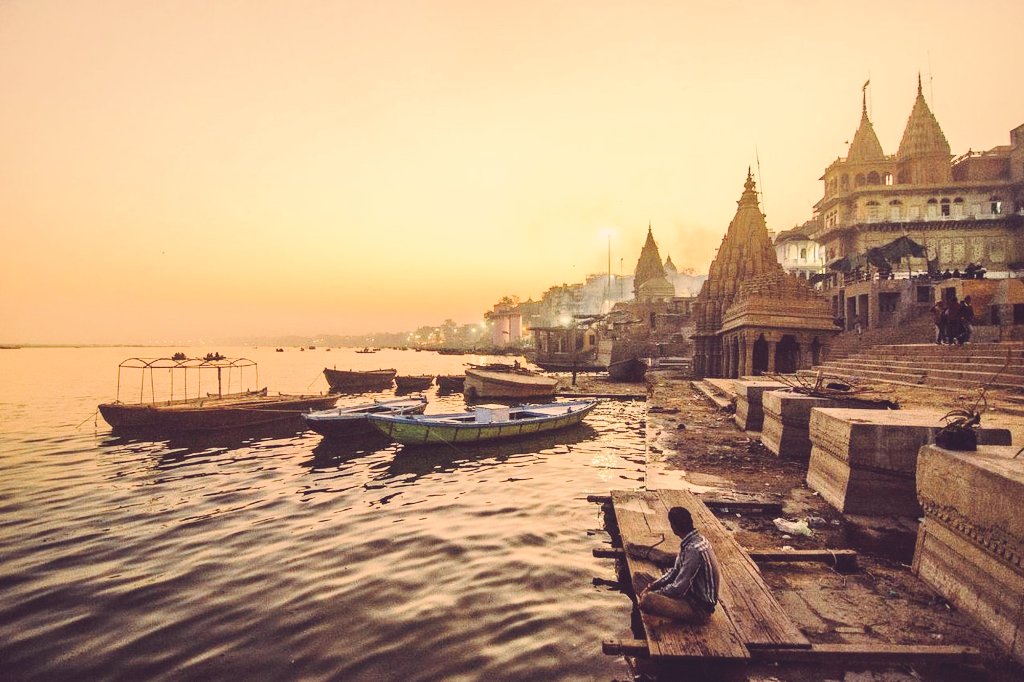 Veronica_Letras's tweet photo. Benarés. Banaras. Varanasi. Kashi.
La eterna y mágica bruma del Ganges. https://t.co/dSh6b8iyWp