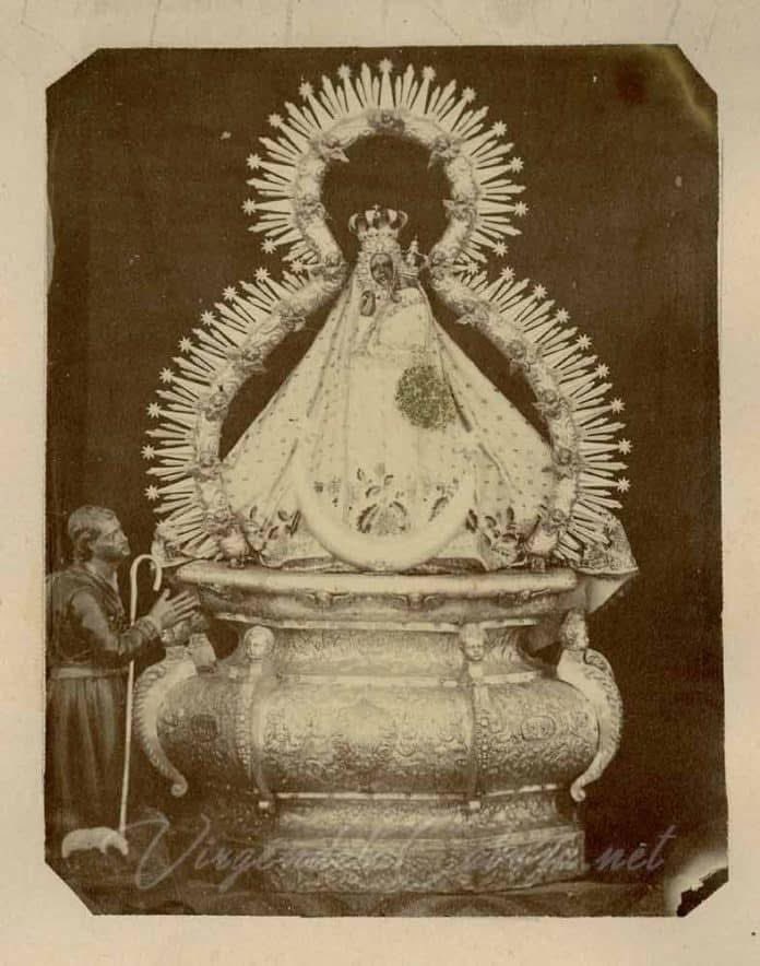 “𝐃𝐨𝐫𝐦𝐢𝐚 𝐒𝐢𝐞𝐫𝐫𝐚 𝐌𝐨𝐫𝐞𝐧𝐚, 𝐲 𝐬𝐞 𝐞𝐬𝐜𝐮𝐜𝐡𝐨́ 𝐮𝐧𝐚 𝐜𝐚𝐦𝐩𝐚𝐧𝐚.”

𝐀𝐍𝐃𝐔́𝐉𝐀𝐑 - 𝟏𝟐𝟐𝟕