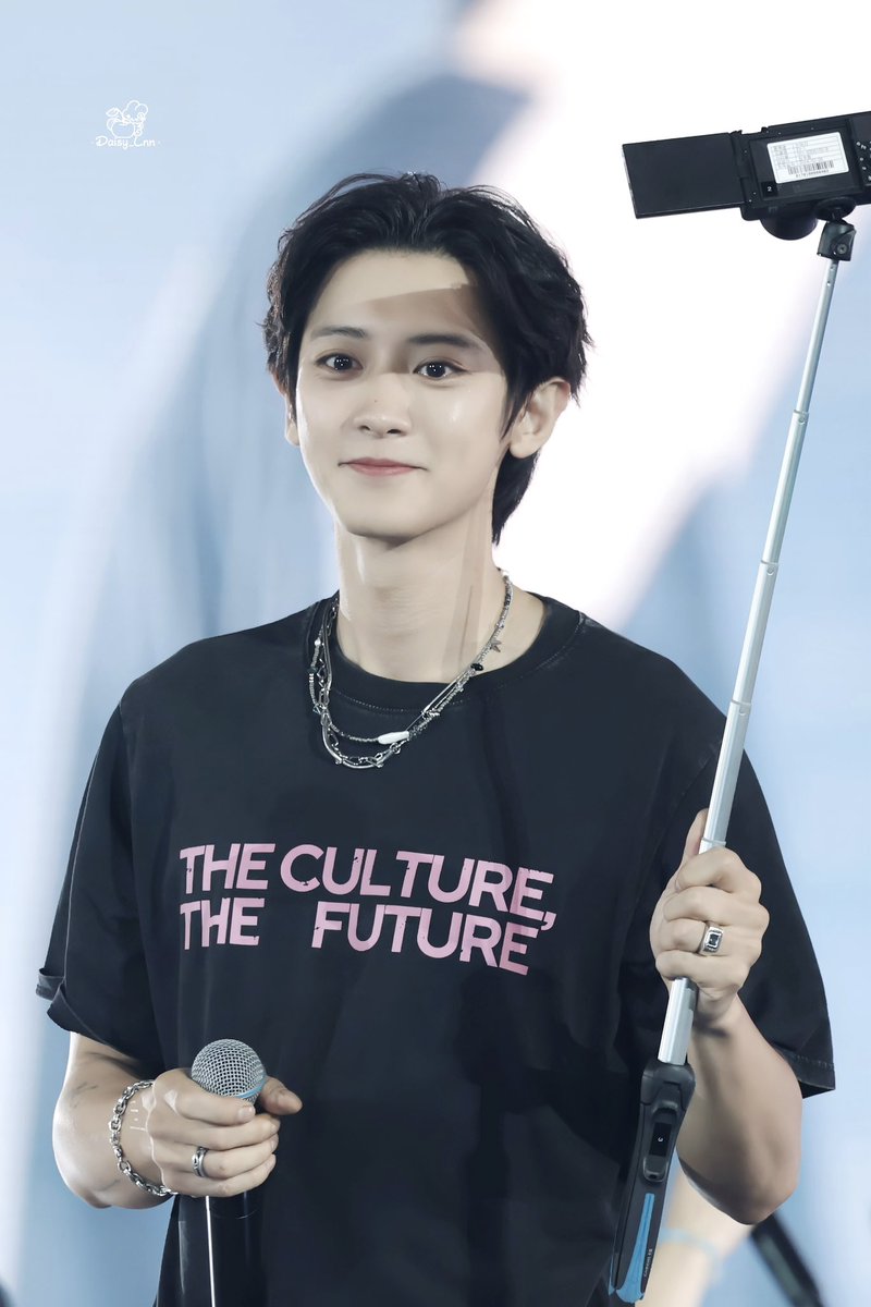 cyhourly's tweet photo. CHANYEOL TEASER IMAGE

#GOAT61_TeaserImage1
#CHANYEOL_UpsideDown #CHANYEOL #찬열 #박찬열 https://t.co/Q7Sr6r8xYf