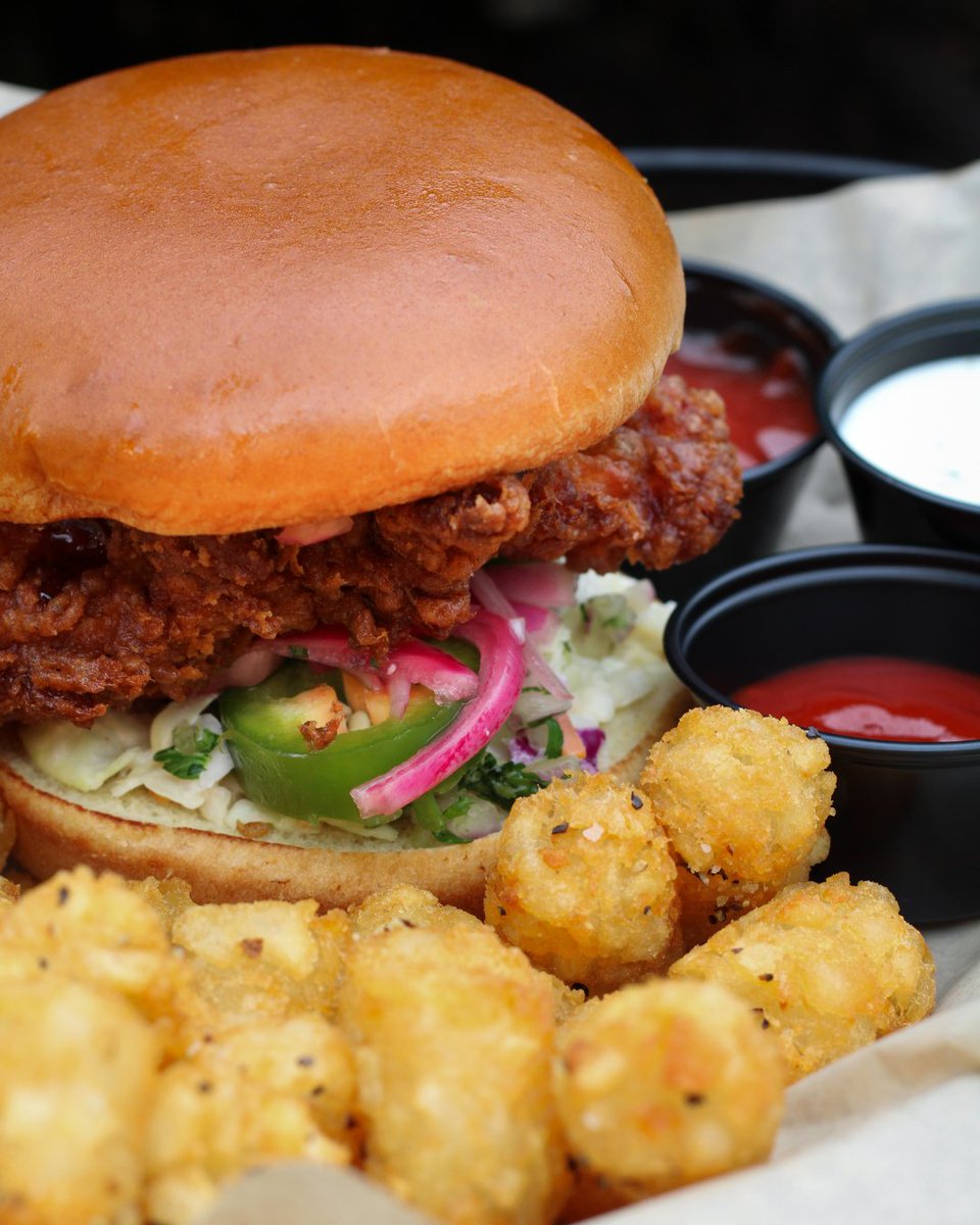 Phone eats first 🤤

🐔 Asian BBQ Crispy Chicken Sandwich
Hand-breaded, beer-battered chicken breast, Korean BBQ sauce, spicy mayo, coleslaw, pickled red onions, fresh jalapeños &amp; onion cilantro on a butter brioche bun

We're here until 11pm

#BaltimoreEats #ChickenSandwich...