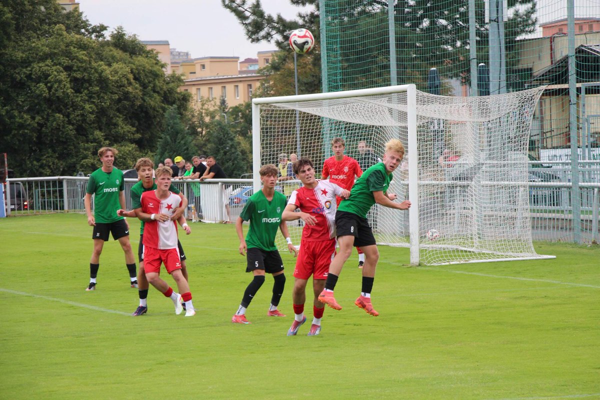 Dorostenci U19 pod vedením trenéra Ladislava Rameše vstoupili do soutěže domácí remízou s Karlovými Vary 0:0