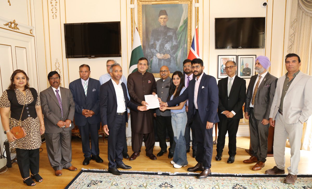 PakistaninUK's tweet image. Minority Day 2025: Pakistani Diaspora in UK Highlights Progress and Challenges for Religious Minorities

A delegation of representatives from Pakistan’s minority communities in the United Kingdom met with the High Commissioner of Pakistan to UK @DrMFaisal today to mark National…