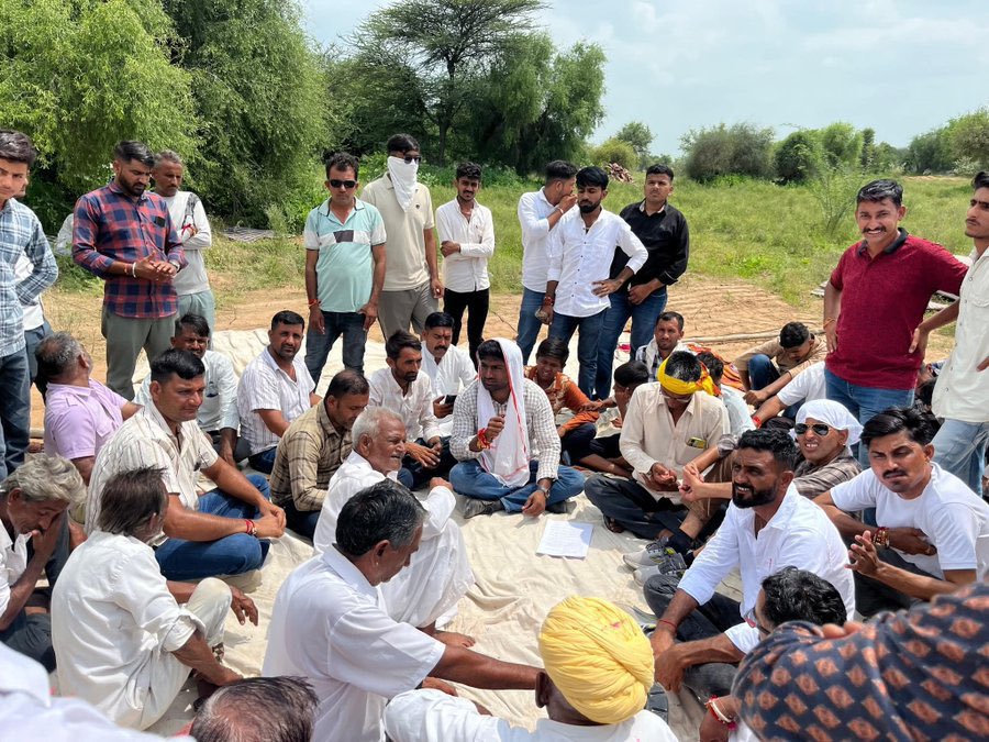 DrAnilPachar17's tweet photo. बाड़मेर बालोतरा का असली लड़ाका थान सिंह डोली (राजपुरोहित)
#हनुमान_बचाएगा_जोजरी 
@hanumanbeniwal https://t.co/phh3Nu9ZYV