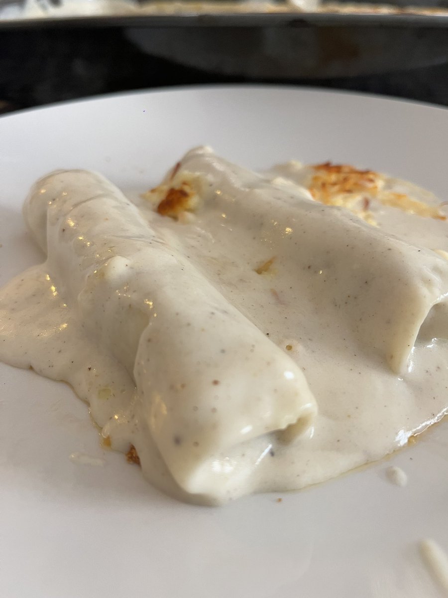 bruniki's tweet photo. Como @Javi_Sancho_, canelones en agosto. No hay miedo al calor https://t.co/o9LevCok2d