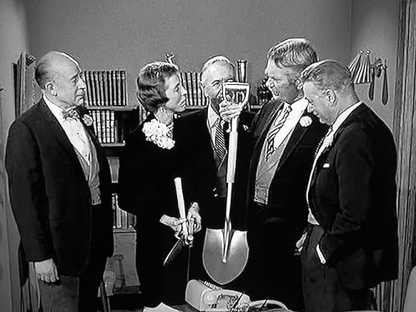 SaveRedlandLibr's tweet photo. 4:25pm TODAY on @TalkingPicsTV
From 1964, s2 Ep 27 #Comedy 📺#TheBeverlyHillbillies "The Bank Raising" directed by #RichardWhorf & written by #PaulHenning + #MarkTuttle
🌟#BuddyEbsen #IreneRyan #DonnaDouglas #MaxBaerJr #RaymondBailey #NancyKulp #LesterMatthews #AddisonRichards https://t.co/jeQCvxQqfo