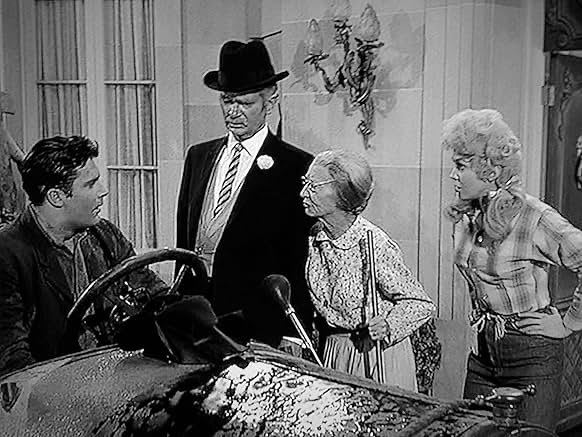 SaveRedlandLibr's tweet photo. 4:25pm TODAY on @TalkingPicsTV
From 1964, s2 Ep 27 #Comedy 📺#TheBeverlyHillbillies "The Bank Raising" directed by #RichardWhorf & written by #PaulHenning + #MarkTuttle
🌟#BuddyEbsen #IreneRyan #DonnaDouglas #MaxBaerJr #RaymondBailey #NancyKulp #LesterMatthews #AddisonRichards https://t.co/jeQCvxQqfo