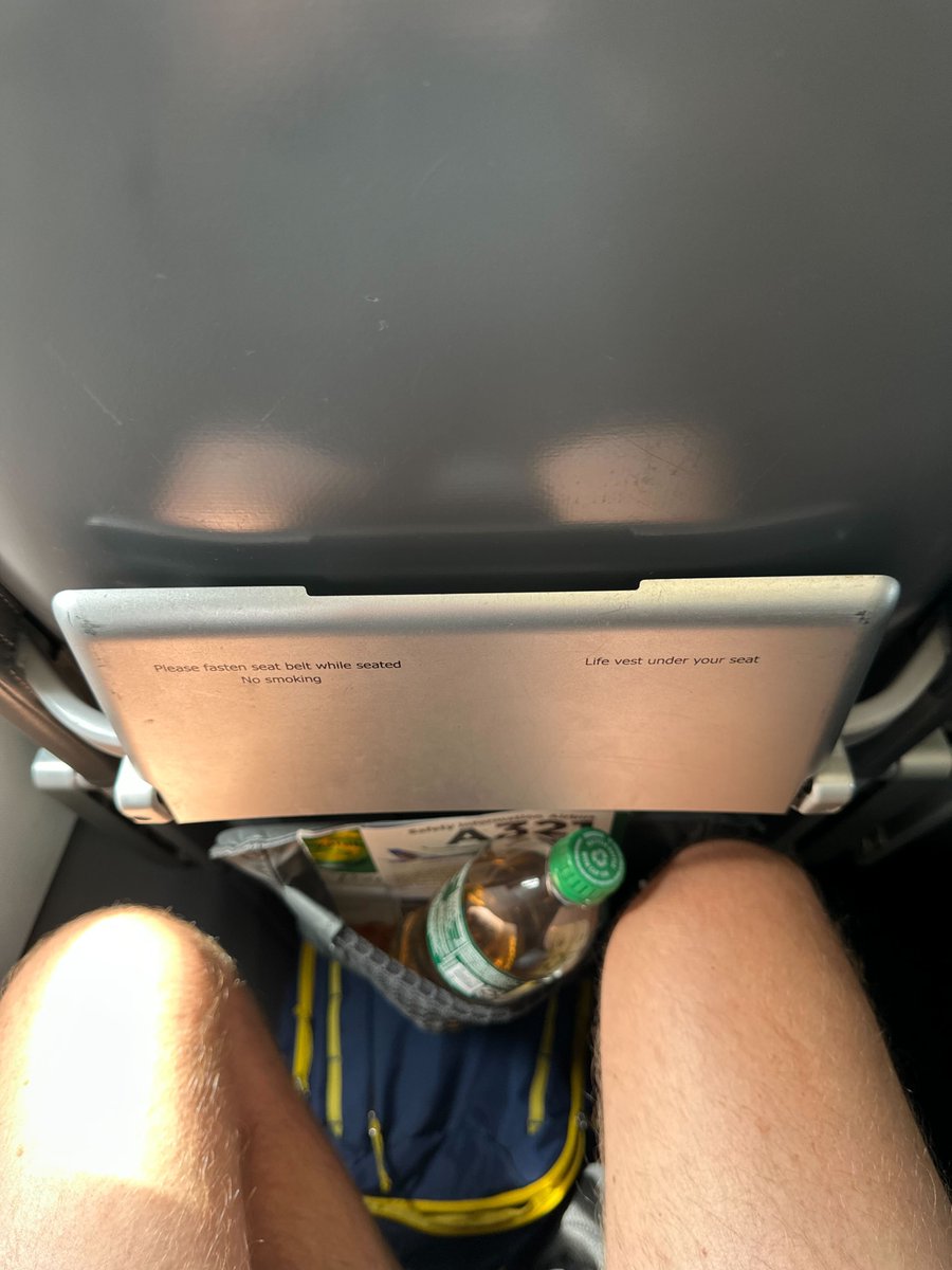 mikcarpenter's tweet photo. Mik: pays @FlyFrontier EXTRA for exit row in “premium bundle” 
Frontier: changes plane → here’s your crap, gen-pop seat &amp; NO we will not give you a refund 👋🏼🤦🏼‍♂️🙃

Premium scam, basement service. #FrontierFail @dontflyfrontier @NOtoFrontierAir https://t.co/rrdenImM1c