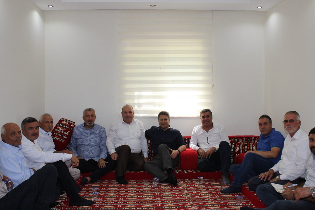 AliSahin501's tweet photo. 📍KARKAMIŞ YURTBAĞI MAHALLESİ

Gaziantep Büyükşehir Belediye Başkan Vekilimiz Arif Seçkin, Karkamış Belediye Başkanımız Mustafa Güzel, AK Parti Gaziantep İl Başkan Yardımcılarımız, AK Parti Karkamış İlçe Başkanımız Hacı Ayvaz Çiçek, Kadın Kolları ve Gençlik Kolları teşkilat mensuplarımızla birlikte Yurtbağı Mahalle Muhtarımız Hasan Bozkurt ve sakinlerimizi ziyaret ettik.

@Akparti 
@AKPartiG_Antep
@mustafaguzel027 
@AyvazHac18390 
@arifseckinn 
@yilmaz_huseyinn 
@akpartikarkamis