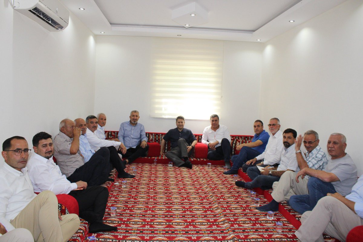 AliSahin501's tweet photo. 📍KARKAMIŞ YURTBAĞI MAHALLESİ

Gaziantep Büyükşehir Belediye Başkan Vekilimiz Arif Seçkin, Karkamış Belediye Başkanımız Mustafa Güzel, AK Parti Gaziantep İl Başkan Yardımcılarımız, AK Parti Karkamış İlçe Başkanımız Hacı Ayvaz Çiçek, Kadın Kolları ve Gençlik Kolları teşkilat mensuplarımızla birlikte Yurtbağı Mahalle Muhtarımız Hasan Bozkurt ve sakinlerimizi ziyaret ettik.

@Akparti 
@AKPartiG_Antep
@mustafaguzel027 
@AyvazHac18390 
@arifseckinn 
@yilmaz_huseyinn 
@akpartikarkamis