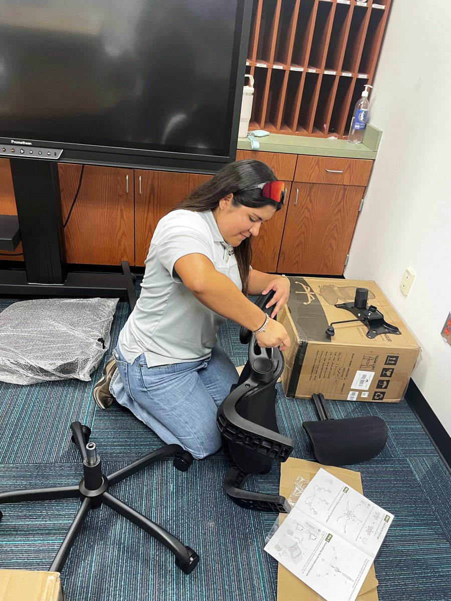 StructureToneSW's tweet image. Our #MissionCritical team & STSW interns joined 170 volunteers for @UnitedWayDallas’ Stock the School—organizing supplies & refreshing workspaces to help teachers & students start strong. #BackToSchool #CommunityImpact #StockTheSchool
