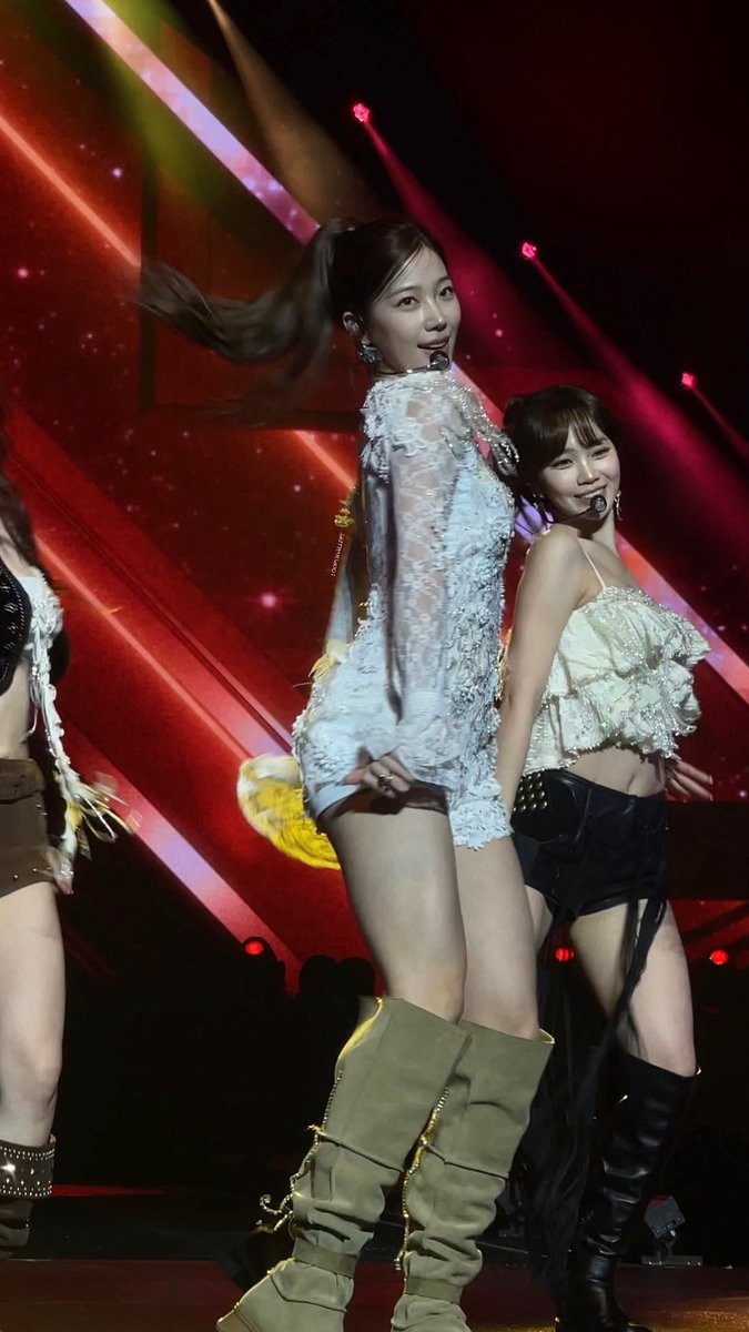 🎥 250802

pretty zuha 🤍

#LE_SSERAFIM #카즈하 #KAZUHA #르세라핌 #EASY_CRAZY_HOT_IN_MANILA #中村一葉
