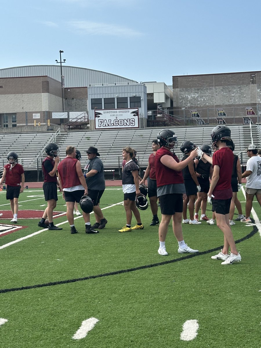 GSV_STL's tweet photo. Pigskin preview #1
Rockwood Summit @RSHS_Football https://t.co/IJ5AZBuA03