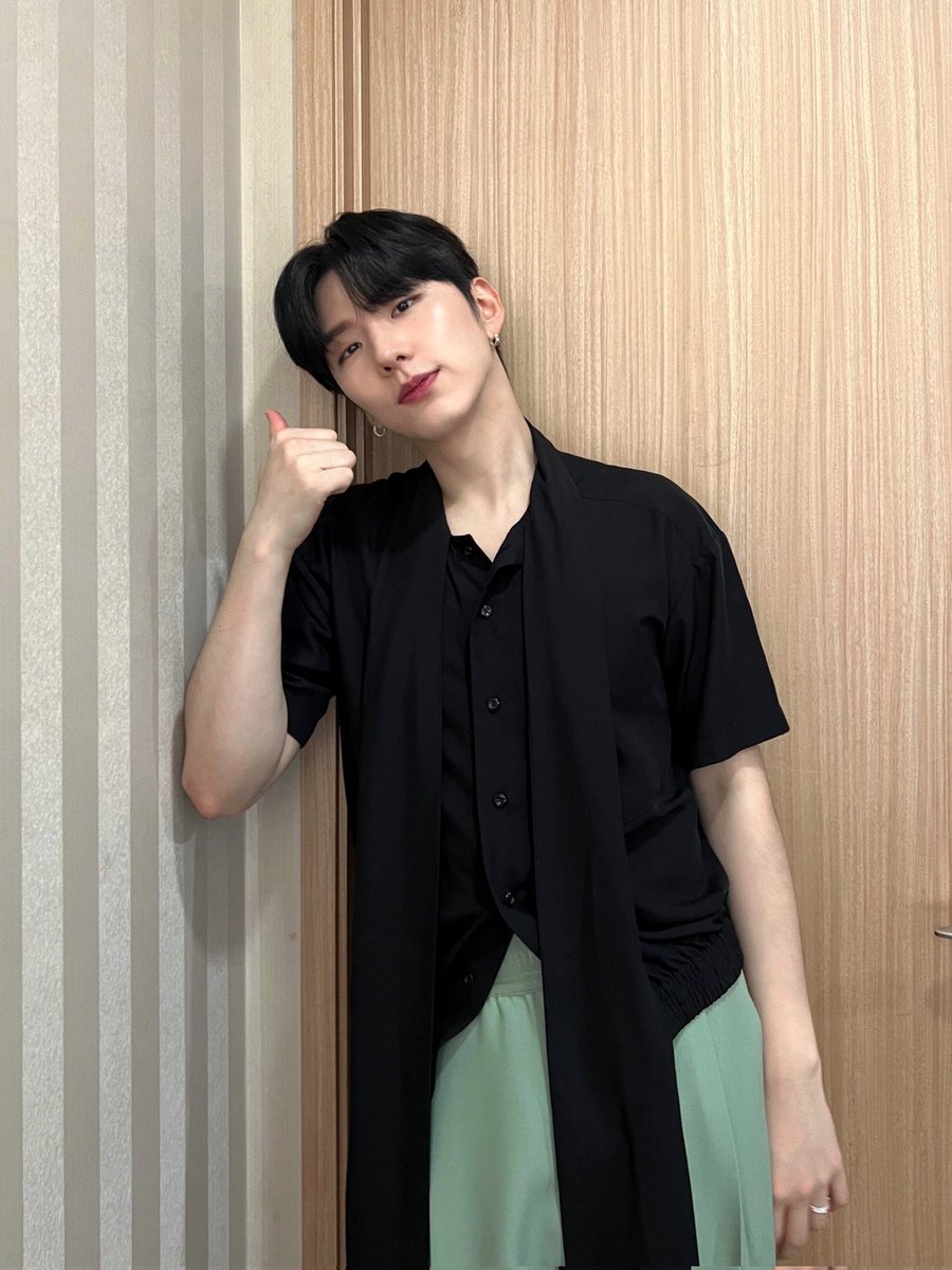 zzick_1122_'s tweet photo. 230812 #기현
11-월을 담은 순간 팬사인회 완료 🎞
몬베베 마음에 기현이 담긴 순간 ❤️
기현 마음에 몬베베가 담긴 순간 🩷
서로를 마음에 담을 수 있어 소중했던
포토북 팬사인회 완료! 📸
#기현 #KIHYUN
#포토북 #PHOTOBOOK
#11월을담은순간 #MomentsofNovember
#몬스타엑스 #MONSTAX #MONSTA_X https://t.co/I0g36HQq20