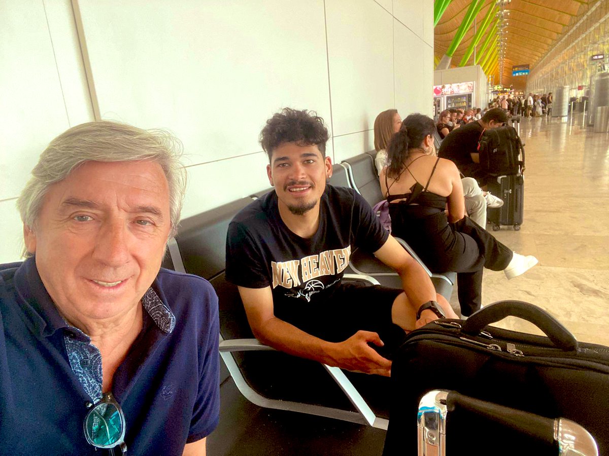 #Ciclomercado | 🚴🏻‍♂️🇨🇴🔥 Kevin “El Cafeterito” Castillo ya en Madrid para unirse a las filas del <a href="/Movistar_Team/">Movistar Team</a> 😱🚴🏻‍♂️🇨🇴👏

#VamosEscarabajos #Ciclismo #Colombia #Ciclomercato 

📸©️ Eusebio Unzué