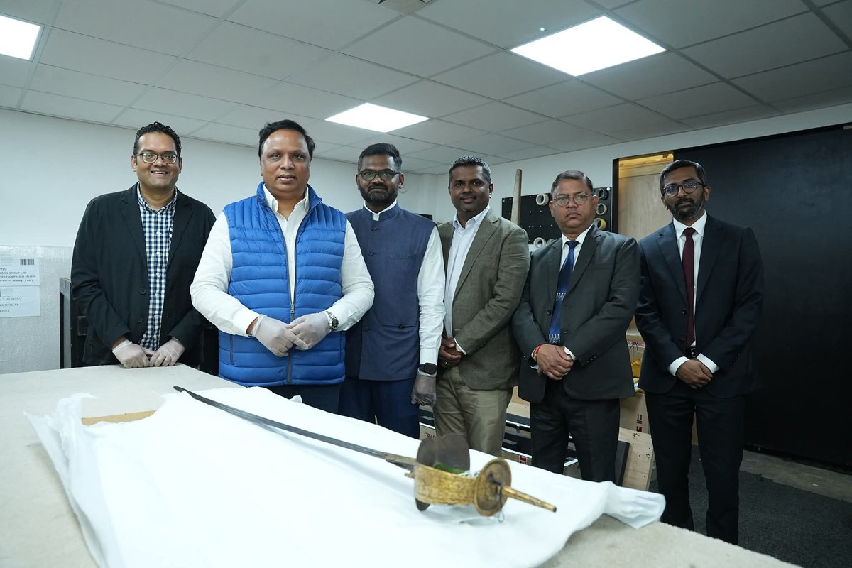 In London, Hon’ble Culture Minister <a href="/ShelarAshish/">Adv. Ashish Shelar - ॲड. आशिष शेलार</a> received the 18th-century sword of Raghuji Raje Bhosale, re-acquired by Maharashtra 
Govt, to be displayed by the Directorate of Archaeology &amp; Museums. #Heritage #History