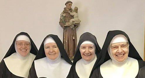 A special mention to Mother Angela and our dear Poor Clare Sisters here in the Monastery of the Immaculate Heart of Mary in Bothwell, who are today celebrating the feast of their foundress, Saint Clare of Assisi.

(And thank you for the tea and cakes!)

#PoorClares #Bothwell