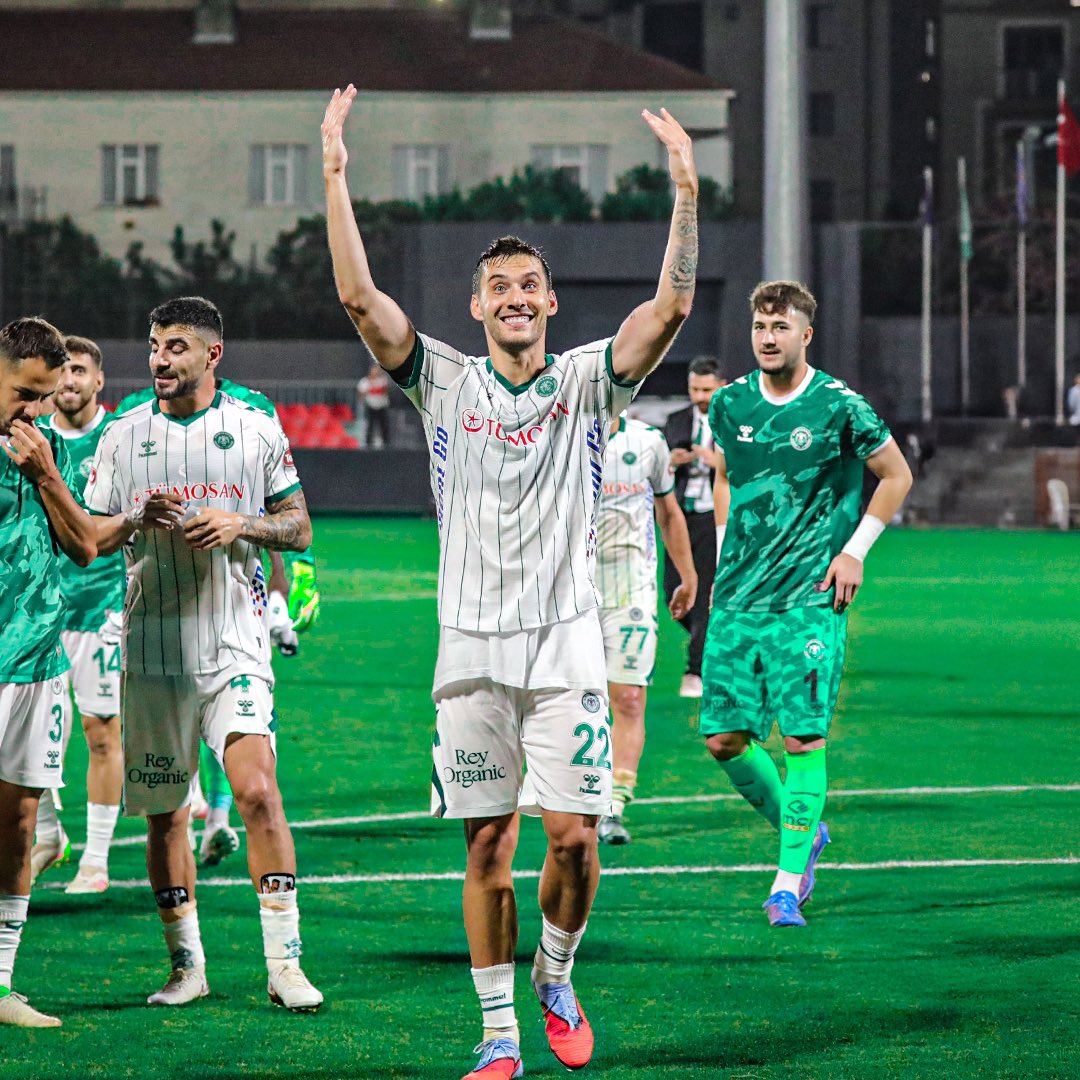 UmtNayr's tweet photo. Sezona başlamak için iyi bir yol ⚽️⚽️🐅 https://t.co/YkKvLa9IJN
