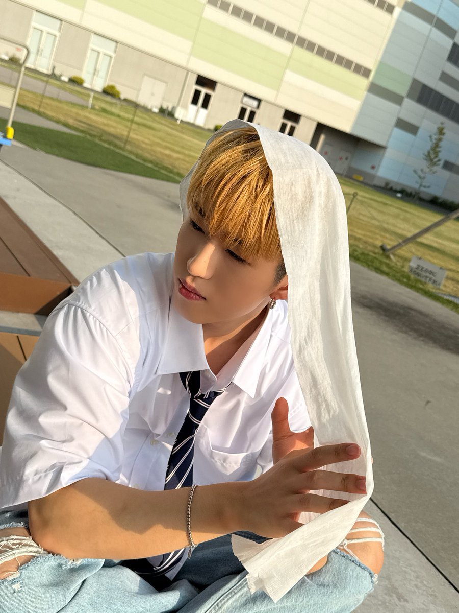YOUNITE_twt's tweet photo. 너무나 더워버려~🔥🔥

#DEY #데이 https://t.co/SrvrJDMJ19