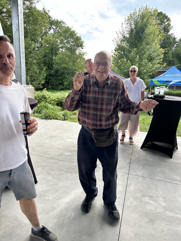 🌞 Jour de la Paix et 40 ans de ZAYAT le dimanche 21 septembre de 11am à 5pm! 🕊️ Programmation à venir! 

 💙 zurl.co/N8bFq 

 ☮️ Peace Day &amp; 40 Years of ZAYAT — Sunday, September 21 from 11am to 5pm! ✌️
🎶 Program to be announced! 🎉 

#mikaelzayat