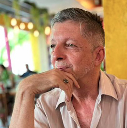 ovolumemorto's tweet photo. Carlos Palombini, um dos maiores pesquisadores do funk brasileiro, nos deixou hoje. Vindo da musicologia, Carlos foi fundamental para estimular uma reflexão do funk para além dos aspectos sociológicos, aprofundando-se na estética, na criatividade, na tecnologia funkeira https://t.co/ABkMS2wNkE
