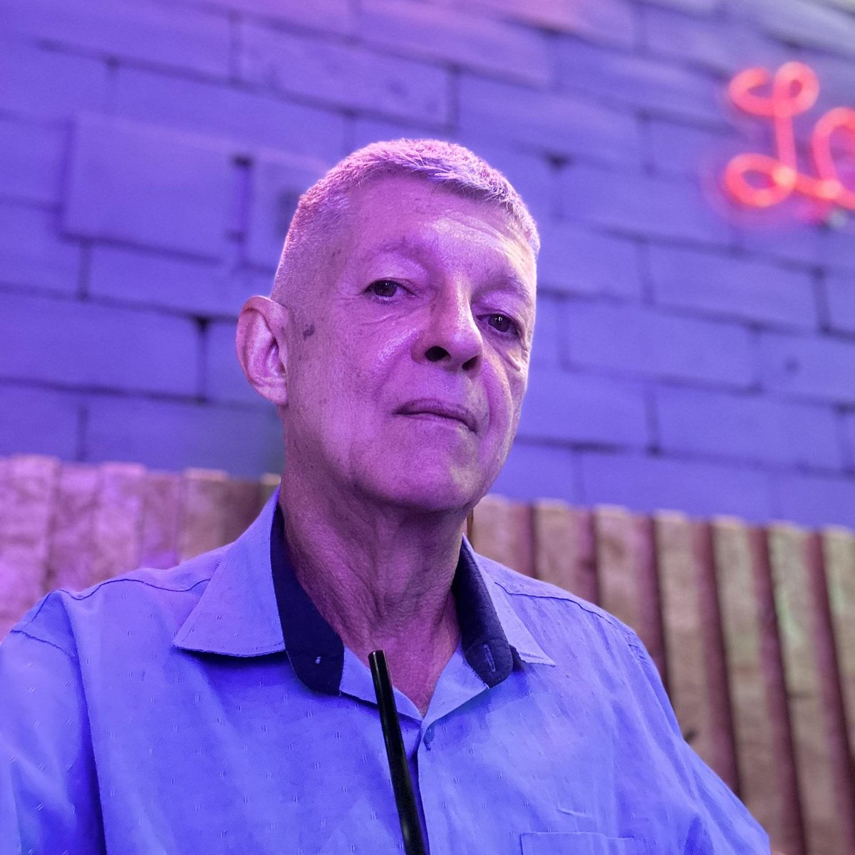 Carlos Palombini, um dos maiores pesquisadores do funk brasileiro, nos deixou hoje. Vindo da musicologia, Carlos foi fundamental para estimular uma reflexão do funk para além dos aspectos sociológicos, aprofundando-se na estética, na criatividade, na tecnologia funkeira