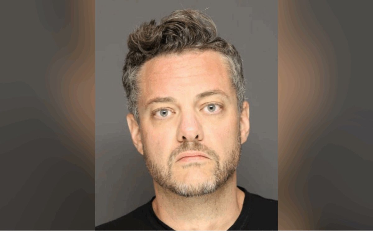 AlphaNewsMN's tweet image. Former CEO of LGBTQ+ real estate non-profit charged with possessing child porn

The criminal complaint filed in Dakota County District Court states that investigators found thousands of images and videos that depicted what appeared to be minor males engaged in sexual activity or…