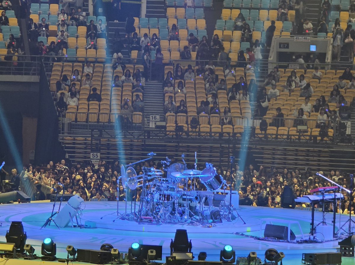 #마이데이트친소
입덕 308일인 10년차 (밥프🐻+)성인 마이데이🍀
고양콘은 겉돌로 도는 프로 겉돌러입니다🩷
마이데이면, 다 좋습니다... 데이식스처럼요.
하트 해주시면 팔로우 바로 갑니다 :>
친해져요, 저희💛