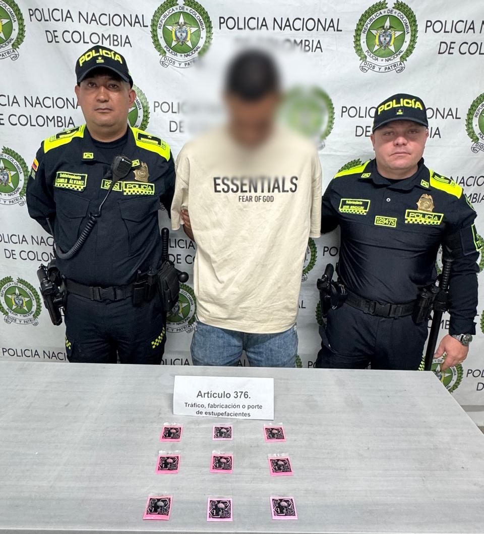 Policiantioquia's tweet photo. En #Guatapé, en el marco de la estrategia #ActuandoPorAntioquia y ante el aumento del flujo turístico, junto a @ProteccionPonal, Policía de Turismo, Infancia y Adolescencia, Ejército Nacional y la administración municipal, desarrollamos una intervención preventiva y focalizada a embarcaciones de transporte fluvial para prevenir delitos de alto impacto y proteger a nuestros visitantes.

📌 Resultados:
✅ 1 captura por estupefacientes
✅ 11 embarcaciones y 550 personas registradas
✅ 11 órdenes de comparendo
✅ Incautación de 55 g de marihuana y 39 g de tusi
✅ 9 menores puestos a disposición de Comisaría de Familia para restablecimiento de derechos
#DiosYPatria #ActuandoPorAntioquia