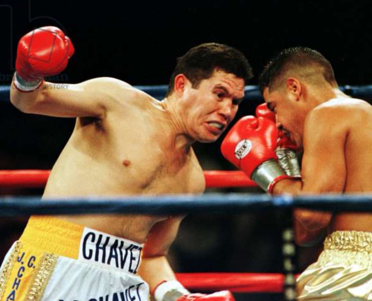 IN THE WOOD CHIPPER!-
The great Julio César Chávez (99-2-2) , “El León de Culiacán” going to work in his typical fashion on the midsection of Ken Sigurani (22-1) en route to a third round stoppage in June 1998.
#boxing #history