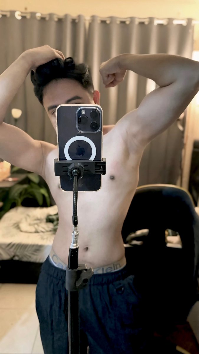 babyeLLLLLL's tweet photo. Body check 💪 https://t.co/qwTlLPQHNS