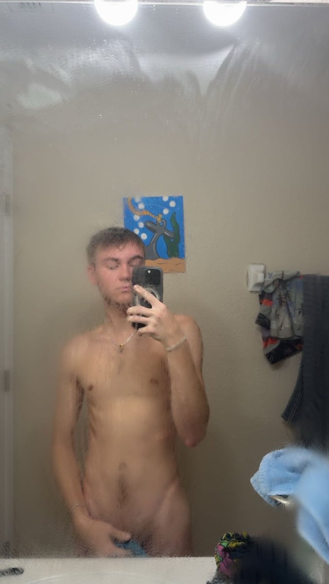 cbbaker4's tweet image. V-line still goes strong 😮‍💨

#mlm #twink