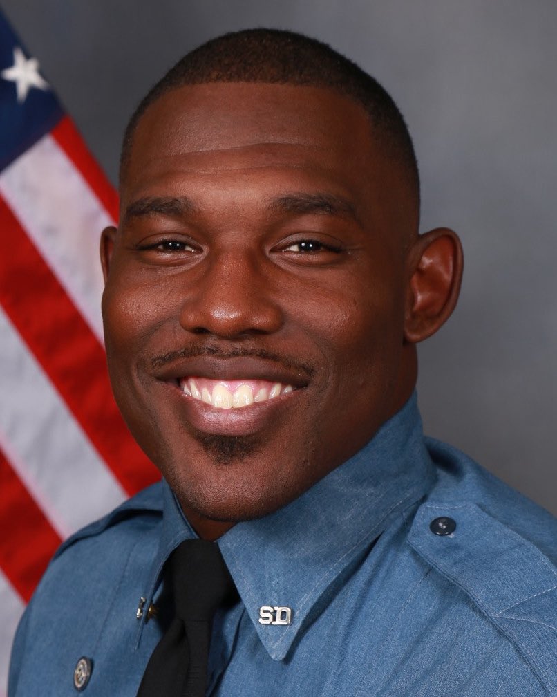 JCEFrankWhite's tweet photo. Today, we honor the life and service of @WycoSheriff Deputy Ming, who made the ultimate sacrifice in the line of duty. His courage, dedication and love for our community will never be forgotten. I join our law enforcement family and the entire metro in mourning this great loss. https://t.co/VedxAIa7Zk