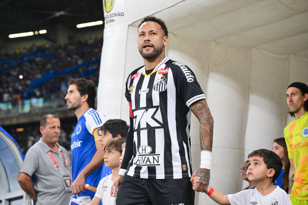 Neymar has played the last 6 league matches for Santos. 👏🇧🇷

It's the first time in 3 years that he has managed to play 6 consecutive matches, playing at least 90 minutes in each of them. 🤯
