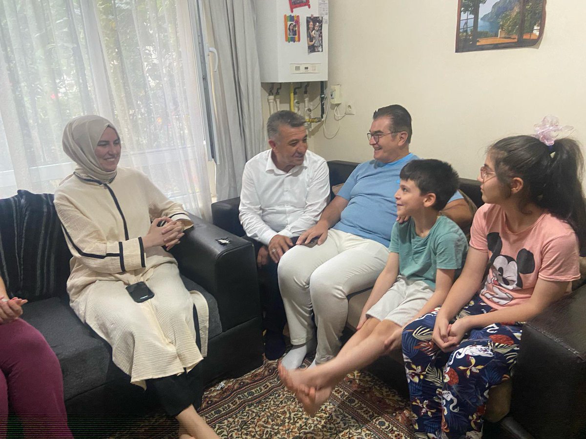 AK PARTİ ALTINDAĞ (@akaltindag) on Twitter photo 📍Güneşevler
Milletvekilimiz <a href="/zeynepyildiztr/">Zeynep Yıldız</a> eşliğinde, Siyasi ve Hukuk İşleri Başkanımız, Başkanvekilimiz Vedat Yaman, sorumlu yönetim kurulu üyelerimiz ve mahalle teşkilatımız ile birlikte Berna hanımefendinin hanesine ziyarette bulundular.
<a href="/Fatih__Bildik/">Fatih BİLDİK 🇹🇷</a> 📍Güneşevler
Milletvekilimiz <a href="/zeynepyildiztr/">Zeynep Yıldız</a> eşliğinde, Siyasi ve Hukuk İşleri Başkanımız, Başkanvekilimiz Vedat Yaman, sorumlu yönetim kurulu üyelerimiz ve mahalle teşkilatımız ile birlikte Berna hanımefendinin hanesine ziyarette bulundular.
<a href="/Fatih__Bildik/">Fatih BİLDİK 🇹🇷</a>