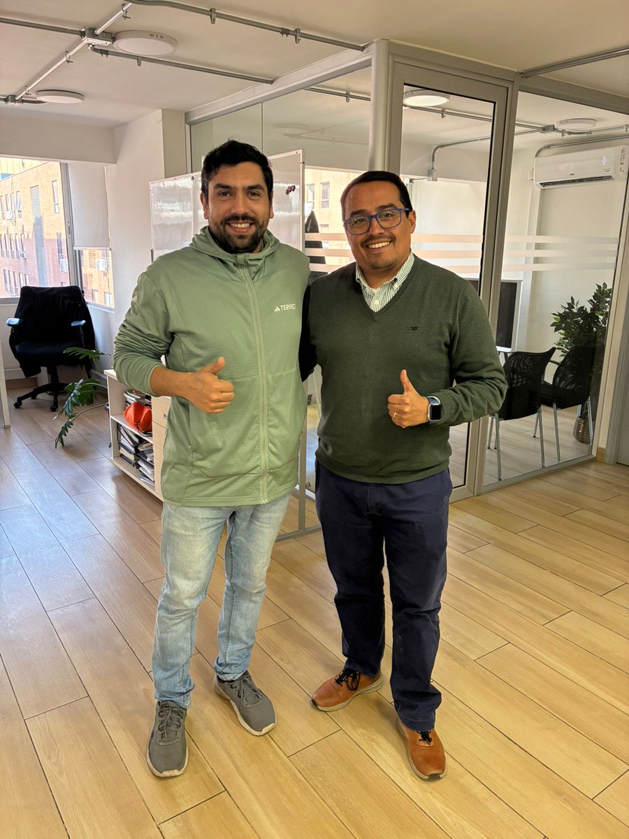 asofind's tweet photo. DIRIGENTES DE ASOFIND SE REÚNEN CON SOCIOS QUE ACCEDIERON AL DIPLOMADO EN LA UNIVERSIDAD CATÓLICA

Santiago, 11 de agosto de 2025 - El presidente nacional de ASOFIND, https://t.co/nwWc9WA4hg