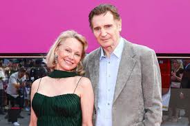Julia Klöckner und Jörg Pilawa sind ein Paar.
Deutsche Pamela Anderson und Liam Neeson, wenn ihr mich fragt, was ja niemand tut. Naja
