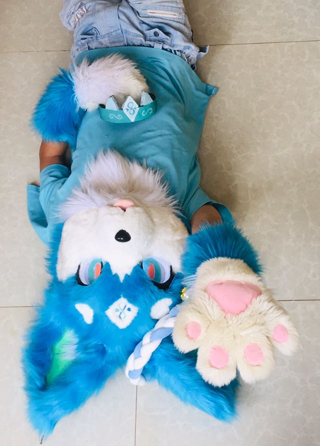 wolfhuman828's tweet photo. 👆✌🖐 #fursuit https://t.co/fPG99UcNTO